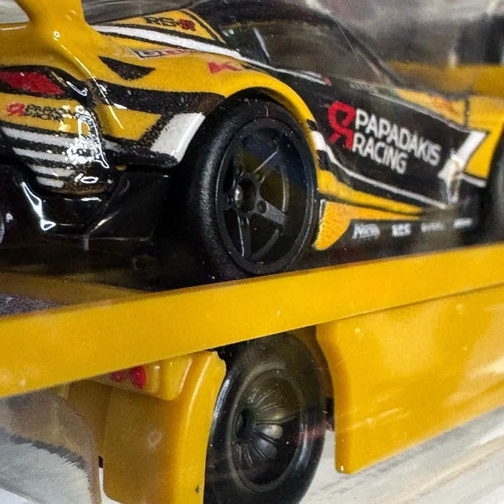 Hot Wheels Team Transport ’20 TOYOTA GR SUPRA & FLEET STREET #86 - Picture 5 of 9